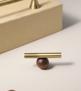 NordLuxe TimberGrip – Premium Möbelgriff & Knopf in Bronze-Messing mit Walnussholz-Akzent