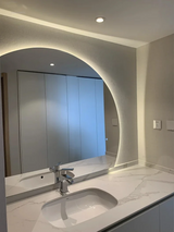LumiArc Halbkreis LED Wandspiegel – Moderner Badezimmerspiegel