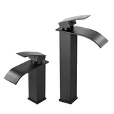 Moderne Waschbeckenarmatur in Schwarz mit Wasserfallfunktion und Mischtechnik