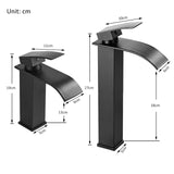 Moderne Waschbeckenarmatur in Schwarz mit Wasserfallfunktion und Mischtechnik