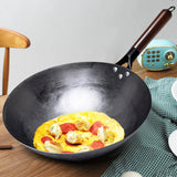 ForgeMaster – Handgeschmiedeter Reineisen-Wok mit Ergonomischem Holzgriff