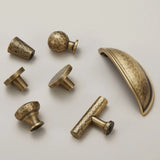 HammerBronze Vintage Möbelgriffe – Handgehämmerte Messinggriffe