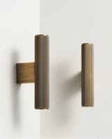 LineaForge Classic – T-Bar Möbelgriff | Massivmessing | Antik-Finish