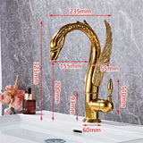 Moderne Waschbeckenarmatur mit Wasserfallfunktion und dekorativem Schwanenhals