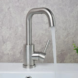 Elegante Einhebelarmatur mit Rundauslauf und Drehfunktion in Schwarznickel