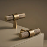 BrassLine Art Deco T-Bar Möbelgriff – Massives Messing im Retro