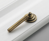 Copperlia ArcElegance Möbelgriff – Halbkreis-Schrankgriff aus Vollmessing im Antik-Copper Finish