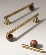NordLuxe TimberGrip – Premium Möbelgriff & Knopf in Bronze-Messing mit Walnussholz-Akzent