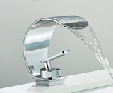 Design Waschtischmischer mit offenem Wasserauslauf – Schlanke Badarmatur für Warm- und Kaltwasser