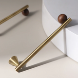 NordLuxe TimberGrip – Premium Möbelgriff & Knopf in Bronze-Messing mit Walnussholz-Akzent