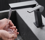 AquaLuxe Wasserfall-Standarmatur in Graphitgrau