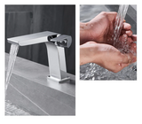 AquaLuxe Wasserfall-Standarmatur in Graphitgrau