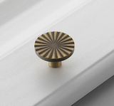 Copperlia ArcElegance Möbelgriff – Halbkreis-Schrankgriff aus Vollmessing im Antik-Copper Finish