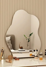 LumaForm LED-Designer-Wandspiegel – Skandinavischer Minimalismus mit Unregelmäßiger Form für Bad, Schlafzimmer & Wohnzimmer