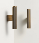 LineaForge Classic – T-Bar Möbelgriff | Massivmessing | Antik-Finish