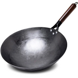 ForgeMaster – Handgeschmiedeter Reineisen-Wok mit Ergonomischem Holzgriff