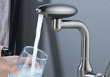 Moderne Waschbeckenarmatur mit Wasserfallfunktion und vier Wasserstrahlmodi