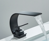 Design Waschtischmischer mit offenem Wasserauslauf – Schlanke Badarmatur für Warm- und Kaltwasser