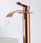 Glanzvolle Wasserfall-Waschtischarmatur in Roségold