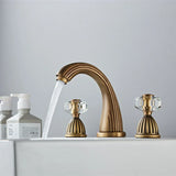 AuricLux Gold Waschbeckenhahn – Klassische Zwei-Griff-Armatur für Luxuriöse Badezimmer
