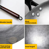 ForgeMaster – Handgeschmiedeter Reineisen-Wok mit Ergonomischem Holzgriff