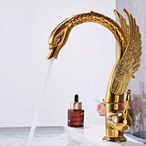 Moderne Waschbeckenarmatur mit Wasserfallfunktion und dekorativem Schwanenhals