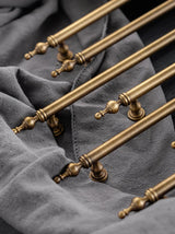 BronzoLux T-Bar – Massiver Messing-Möbelgriff in Antik-Bronze
