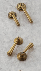 Copperlia ArcElegance Möbelgriff – Halbkreis-Schrankgriff aus Vollmessing im Antik-Copper Finish