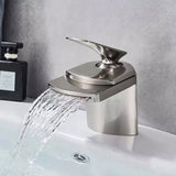 Wasserfall Waschtischarmatur aus Messing