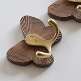 RetroButterfly Elegance – Schwarznuss Wandhaken mit Schmetterlings-Design