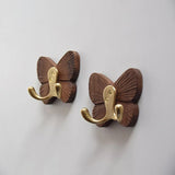 RetroButterfly Elegance – Schwarznuss Wandhaken mit Schmetterlings-Design
