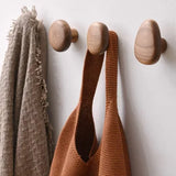NordicPebble Elegance – Skandinavischer Massivholz Wandhaken ohne Bohren