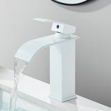 Moderne Waschbeckenarmatur in Schwarz mit Wasserfallfunktion und Mischtechnik