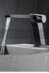 AquaLuxe Wasserfall-Standarmatur in Graphitgrau