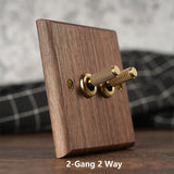 VintageWalnut Lux Switch – Massivholz Wandschalter