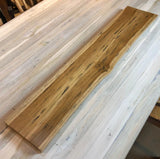 RusticFlow Massivholz Wandregal – Schwebendes Regal mit Baumkante