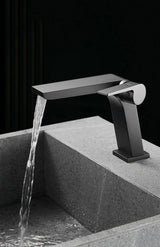 AquaLuxe Wasserfall-Standarmatur in Graphitgrau