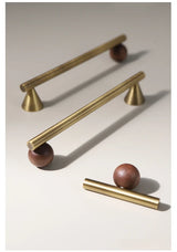NordLuxe TimberGrip – Premium Möbelgriff & Knopf in Bronze-Messing mit Walnussholz-Akzent