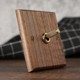 VintageWalnut Lux Switch – Massivholz Wandschalter