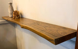 RusticFlow Massivholz Wandregal – Schwebendes Regal mit Baumkante