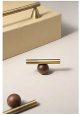 NordLuxe TimberGrip – Premium Möbelgriff & Knopf in Bronze-Messing mit Walnussholz-Akzent