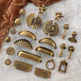 Copperlia ArcElegance Möbelgriff – Halbkreis-Schrankgriff aus Vollmessing im Antik-Copper Finish
