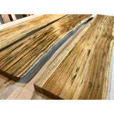 RusticFlow Massivholz Wandregal – Schwebendes Regal mit Baumkante