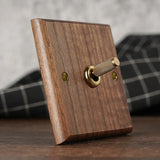 VintageWalnut Lux Switch – Massivholz Wandschalter