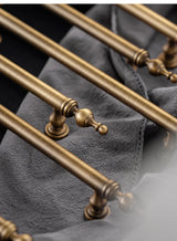 BronzoLux T-Bar – Massiver Messing-Möbelgriff in Antik-Bronze