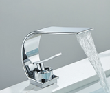 Design Waschtischmischer mit offenem Wasserauslauf – Schlanke Badarmatur für Warm- und Kaltwasser