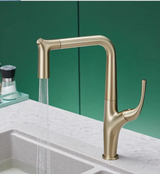 KüchenGlanz Pro – Ausziehbare Premium-Küchenarmatur in Gebürstetem Gold & Schwarz