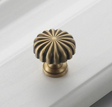 Copperlia ArcElegance Möbelgriff – Halbkreis-Schrankgriff aus Vollmessing im Antik-Copper Finish