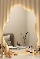 LumaForm LED-Designer-Wandspiegel – Skandinavischer Minimalismus mit Unregelmäßiger Form für Bad, Schlafzimmer & Wohnzimmer