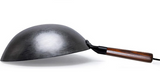ForgeMaster – Handgeschmiedeter Reineisen-Wok mit Ergonomischem Holzgriff